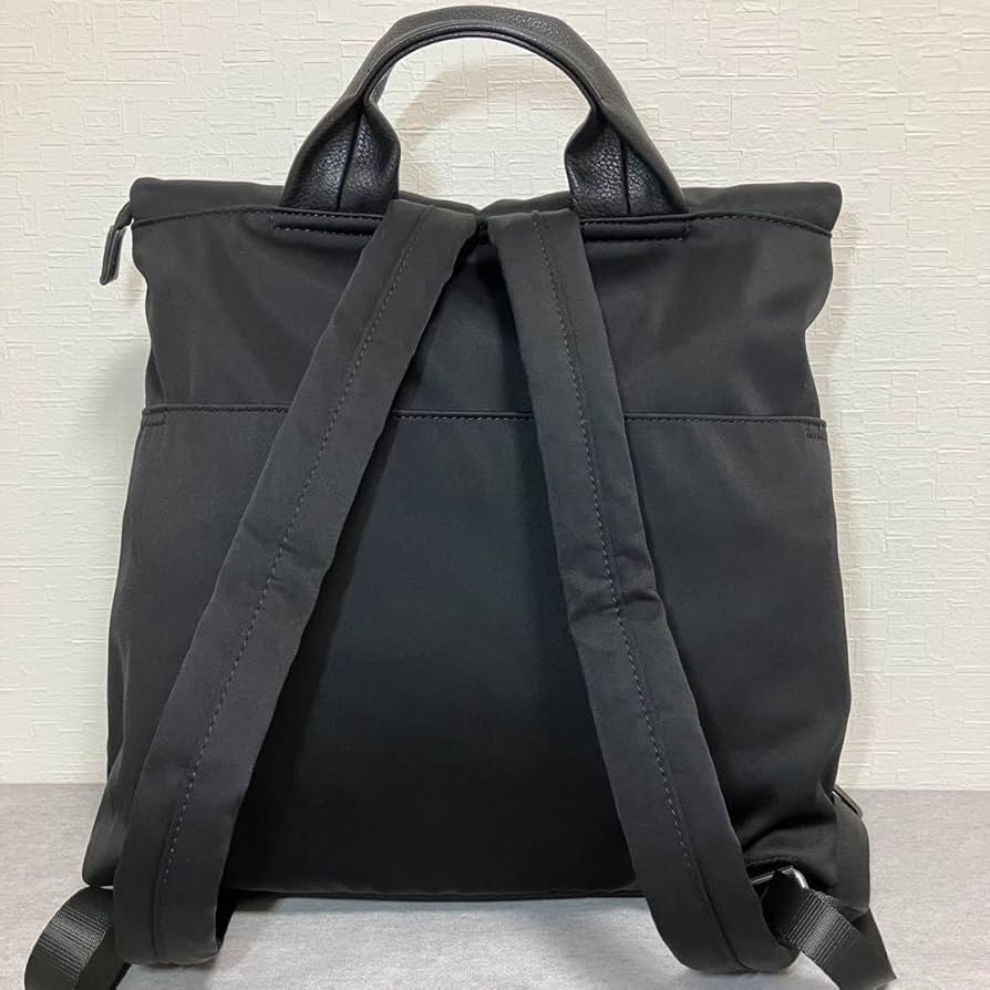 【美品】イアパピヨネ　ボールフラップリュック　撥水 Amazon.co.jp: イアパピヨネ ボールフラップ リュック 撥水